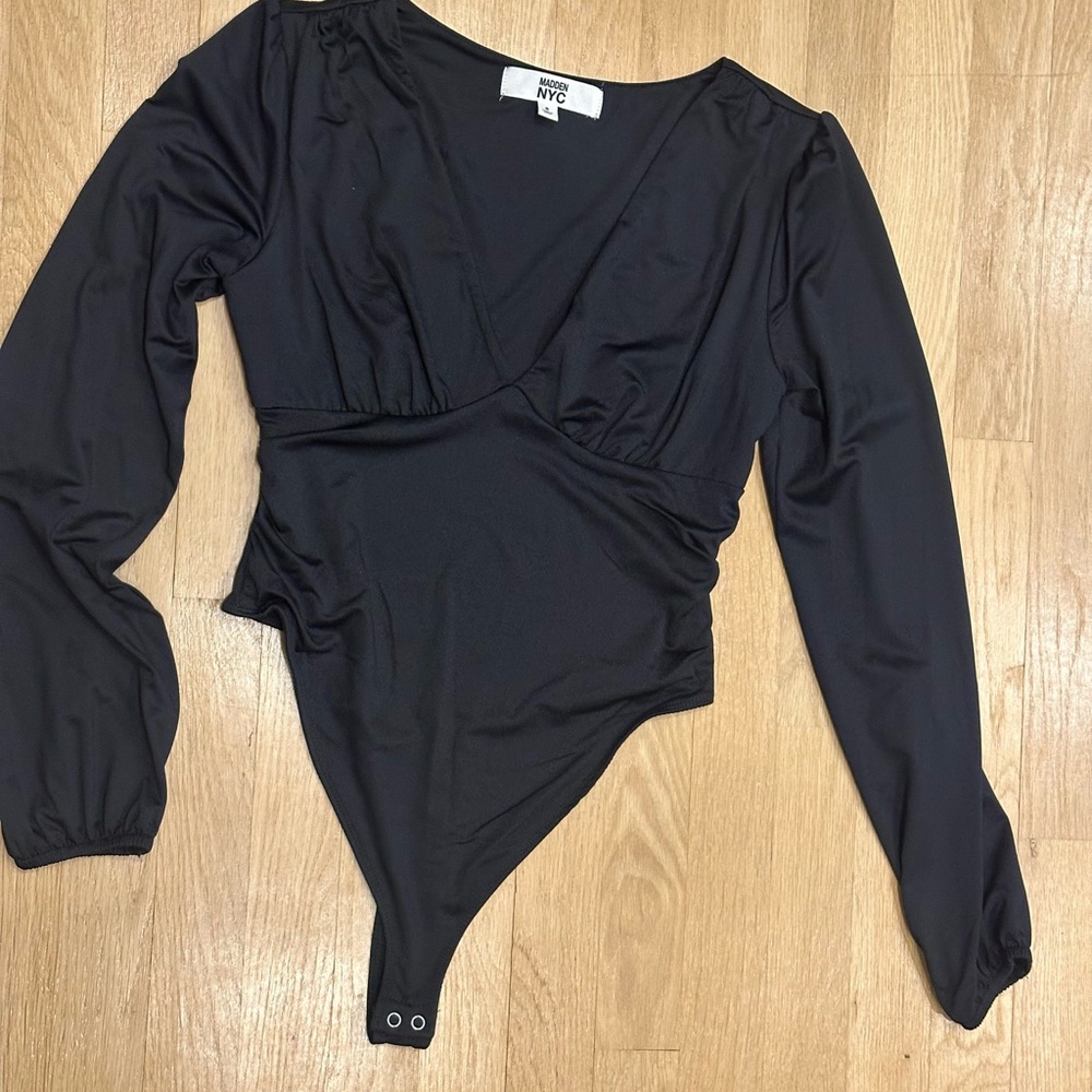 Madden NYC Black Women's Long Sleeve Top